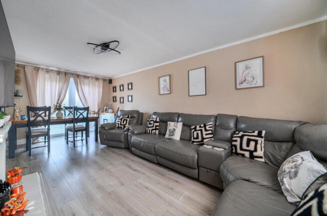 1375487-10-6909d8...