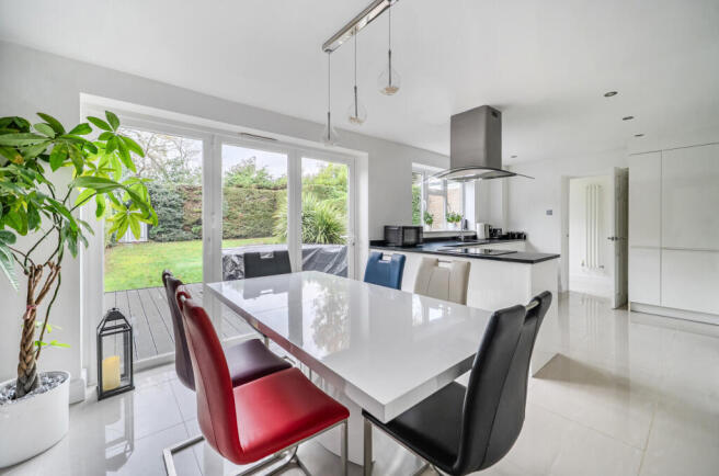 1382843-10-691c57...