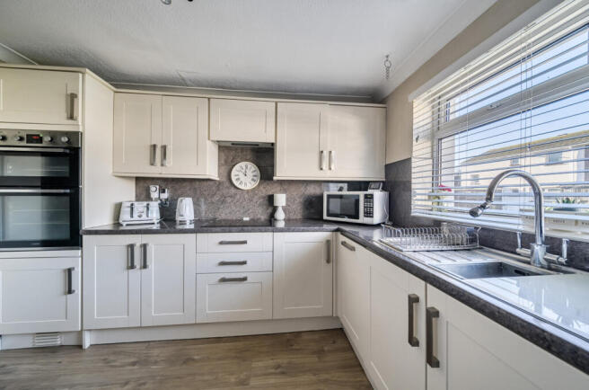 1389420-11-694535...