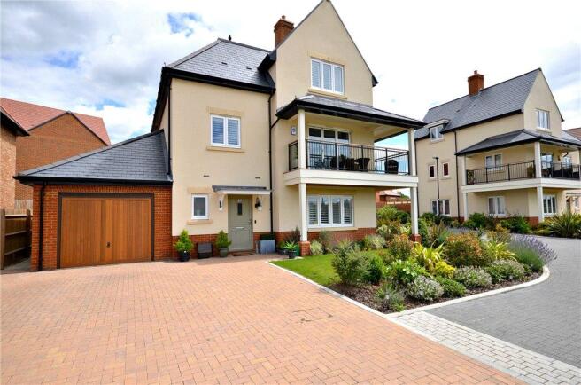 4 Bedroom Detached House For Sale In Buddery Close Warfield Bracknell