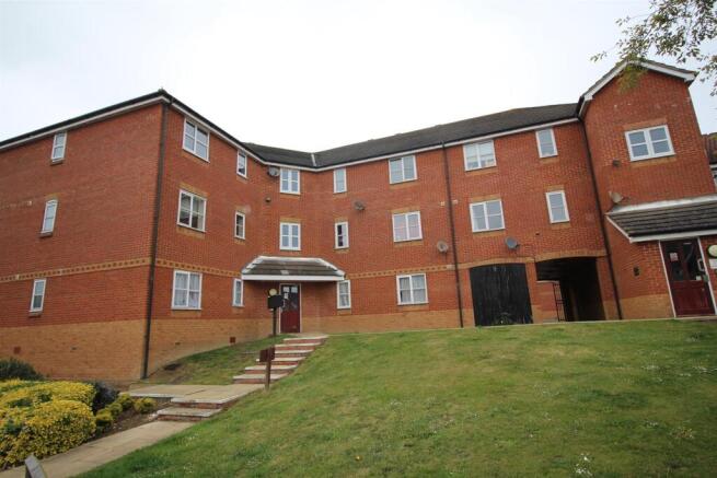 5 Riverbank Way Front 2017.JPG