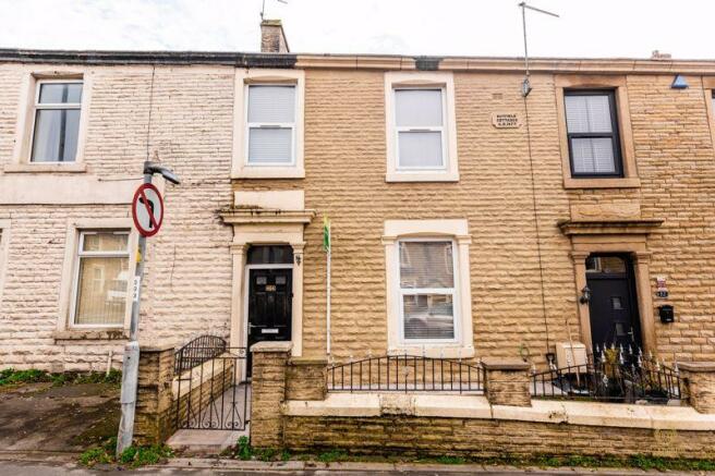 4 bedroom terraced house  for sale Lower Fold
