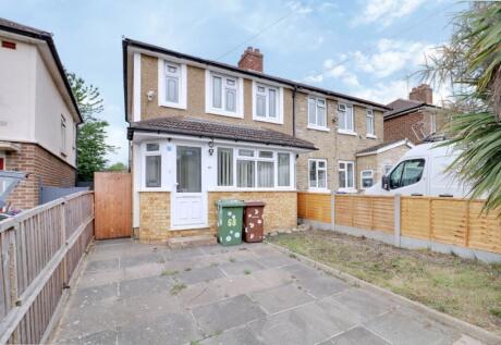 Hall Avenue, Aveley, RM15