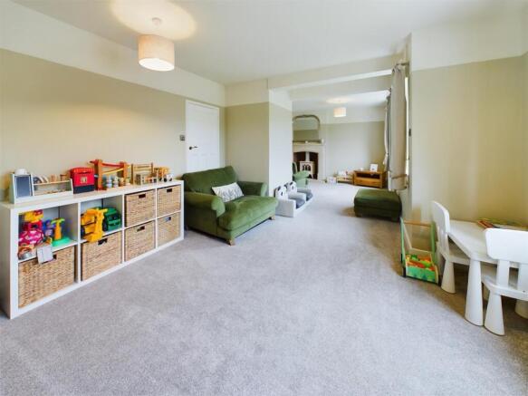 CAM03789G0-PR0037-ST