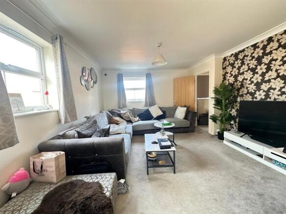 Sitting room 1.jpg