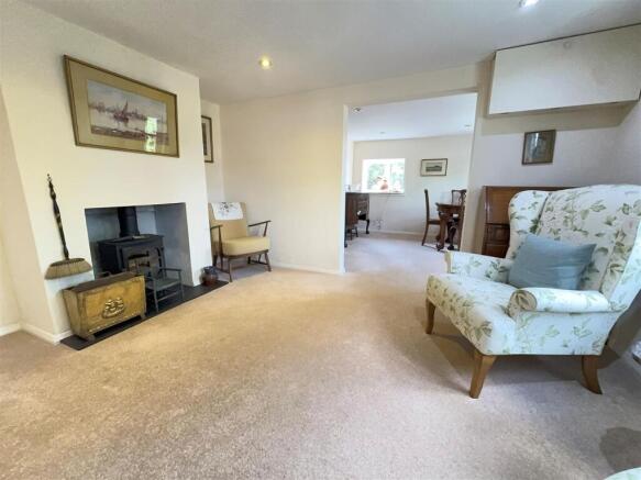 Sitting room 2.jpg