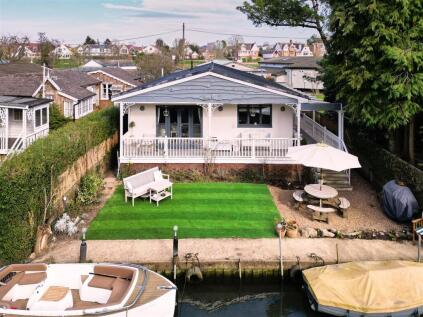 Trowlock Island, Teddington, TW11