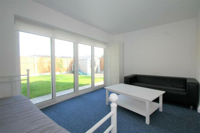 1 Bedroom Flat To Rent In Copthall Cottages Greenlands Lane