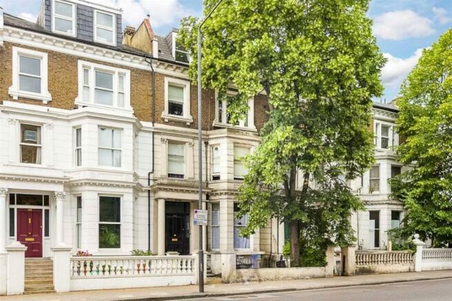 Studio flat to rent in Holland Road, Holland Park, London, W14, W14