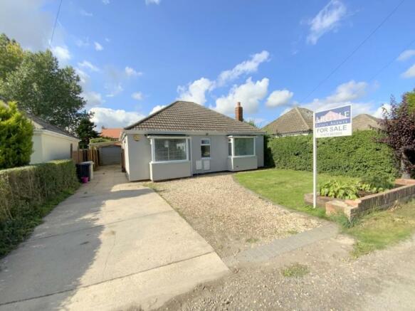 3 bedroom bungalow for sale in Clay Lane, Holton-Le-Clay, Grimsby, DN36