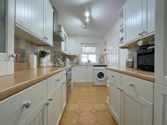 kitchen 3.jpg
