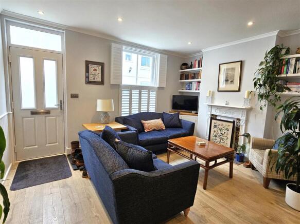Living room (2).jpg