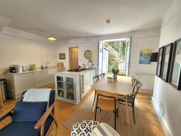 Kitchen dining.jpg