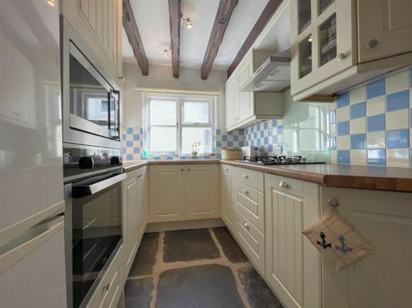 kitchen 3.jpg