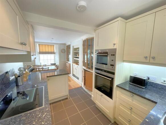 kitchen 3.jpg