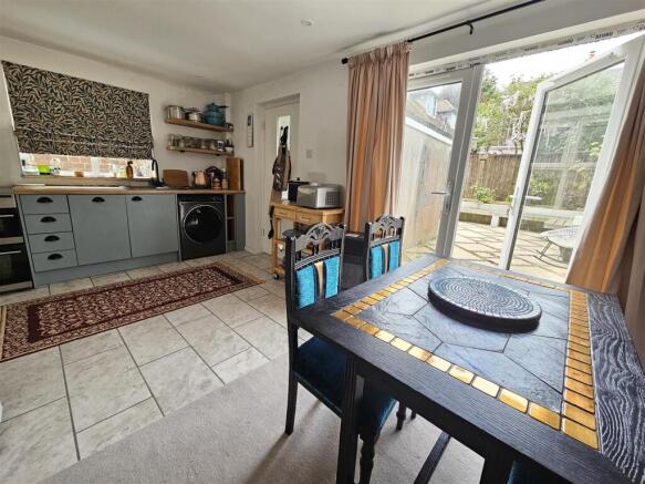 KITCHEN DINER (2).jpg