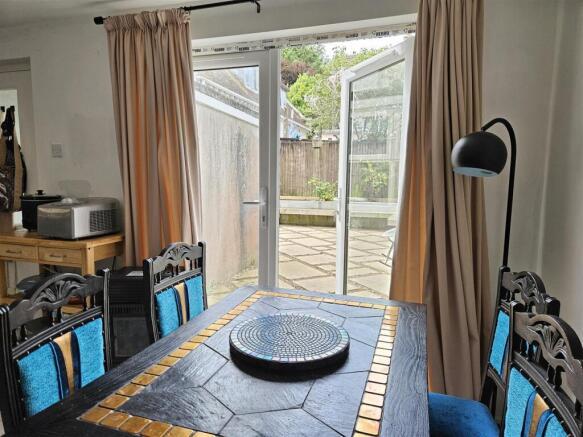 KITCHEN DINER (1).jpg