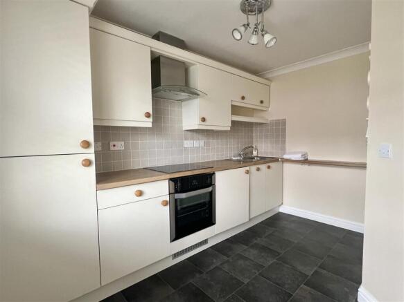 Kitchen/Dining Area: