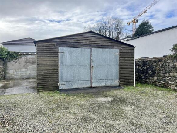 Garage/Workshop