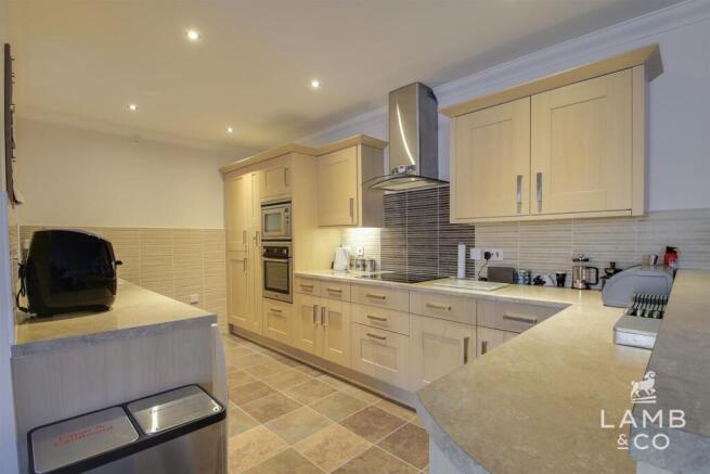 OPEN PLAN LIVING AREA