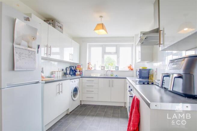 KITCHEN/BREAKFAST ROOM