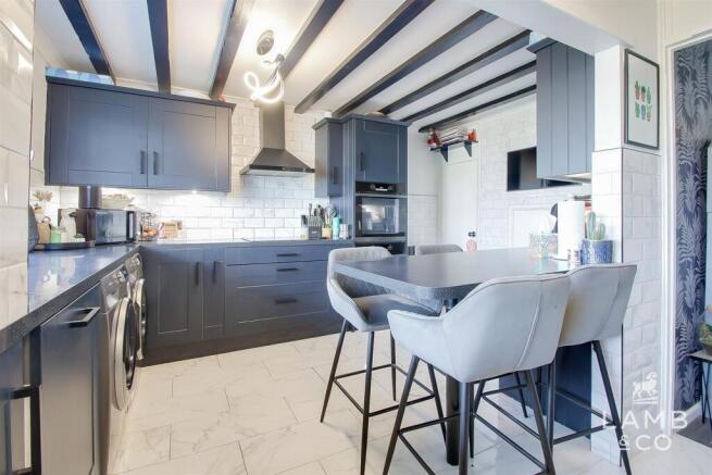 KITCHEN/BREAKFAST ROOM