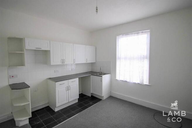 LOUNGE/KITCHENETTE