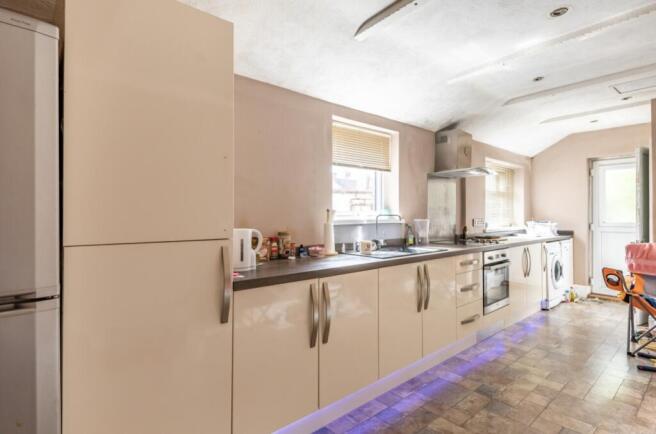 1329588-6-6883b53d2894f