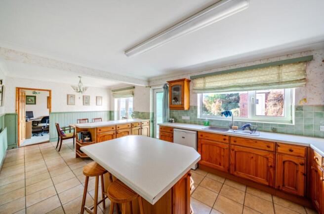 1372341-11-68ff4eced9965