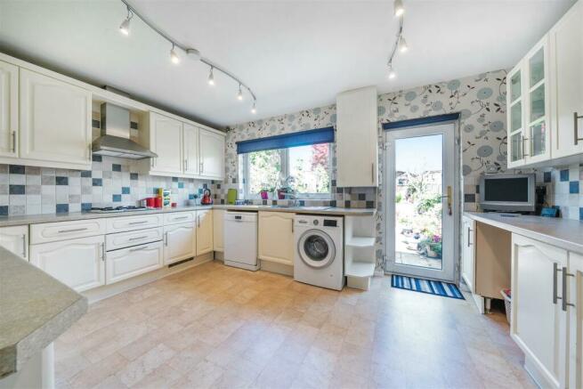 Winchester Way - Kitchen 2.jpg