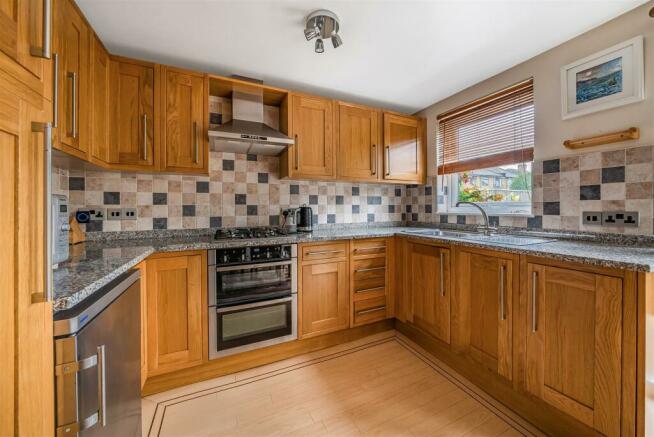 Barton Way - kitchen.jpg