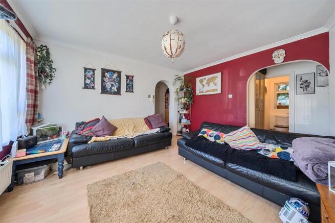 Grove Crescent - Lounge.jpg