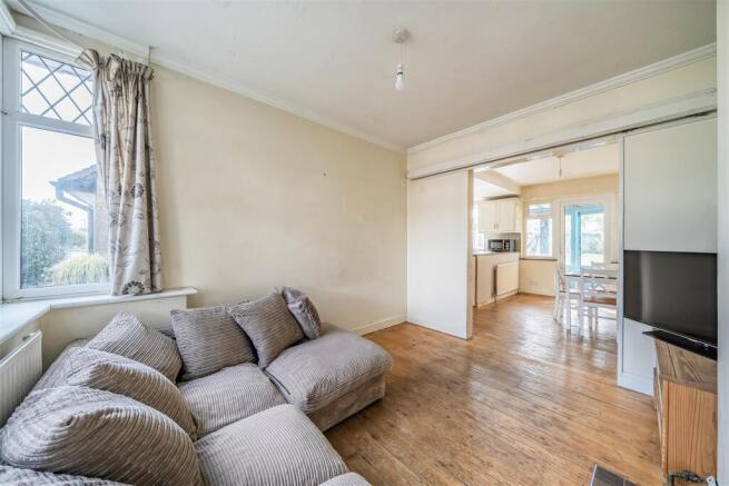 Barton Way - Lounge.jpg