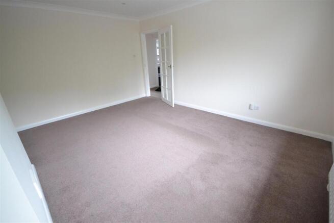 214b Watford Rd lounge 1.1.JPG