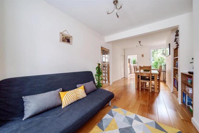 Cassiobridge Road - lounge dining.JPG