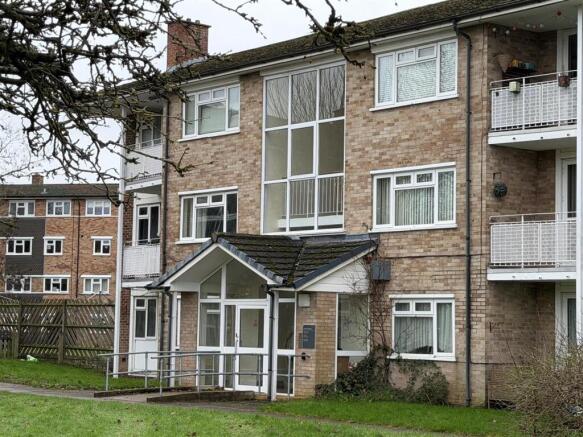 Grove Crescent - Entrance.jpg