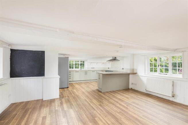 Manor Farm Cottage 16 Lower Woodford Nr Salisbury