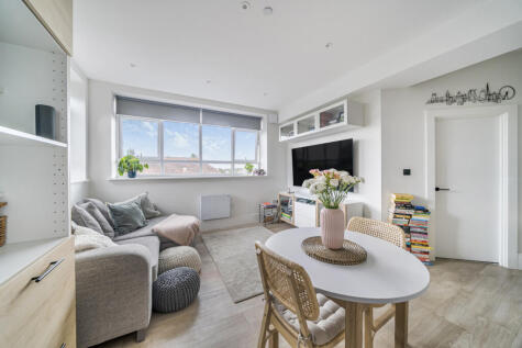 Pembroke Road, Ruislip