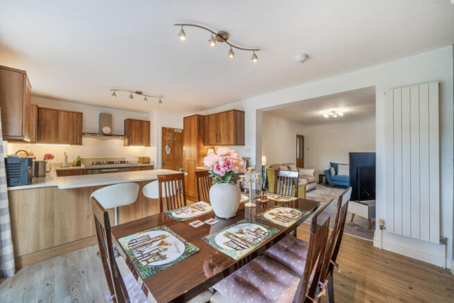 1354588-11-68c304...