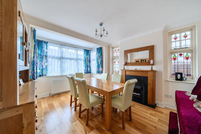 1353623-4-68c2a90...