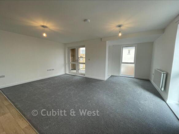 Lounge/Dining Area