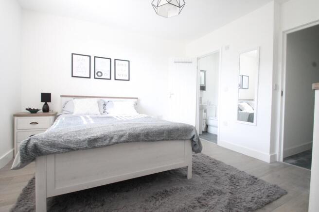 Ensuite Room 3 (Main)