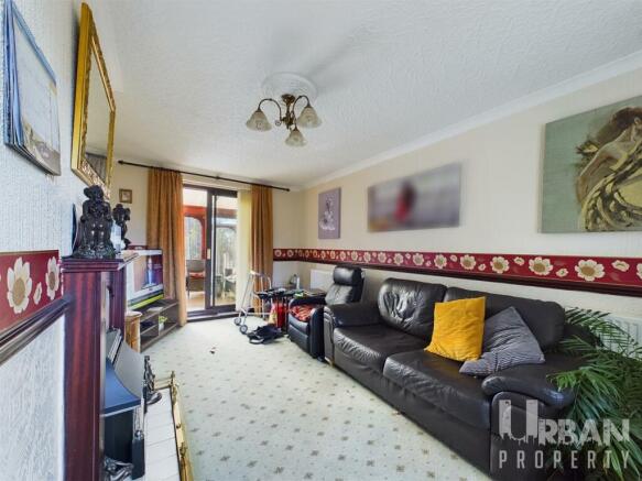 CAM03038G0-PR0098-STILL012.jpg