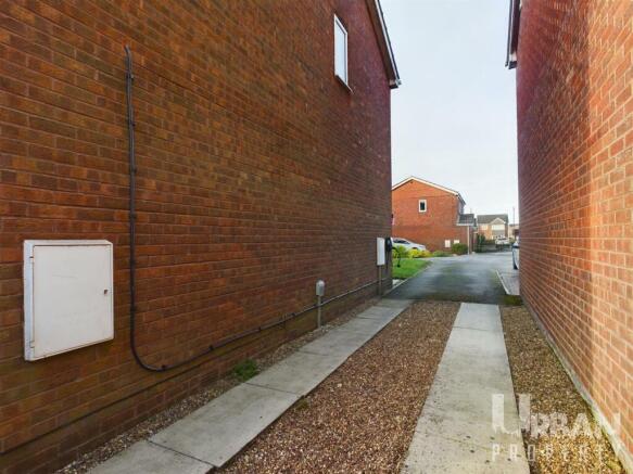 CAM03038G0-PR0113-STILL003.jpg