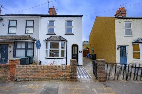 Marlin Square, Abbots Langley