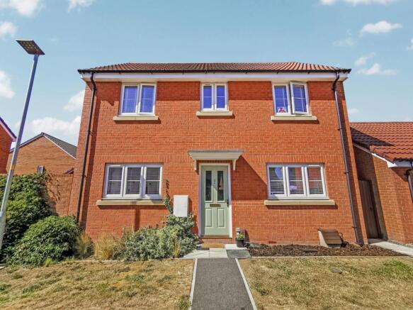 3 Bedroom Detached House For Sale In Thirsk Drive, Trowbridge, Ba14