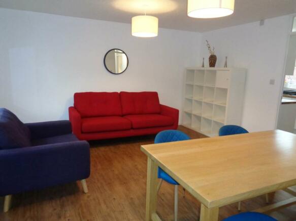 2 bedroom flat to rent Coldham's Common
