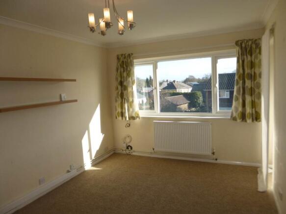 Clare Court 8A Livin