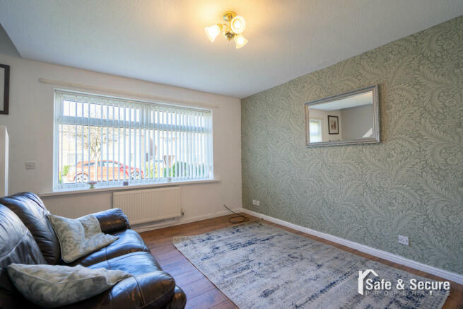 32 Leyland Close-...