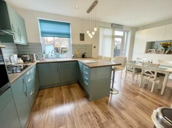 Kitchen/ Dining Area